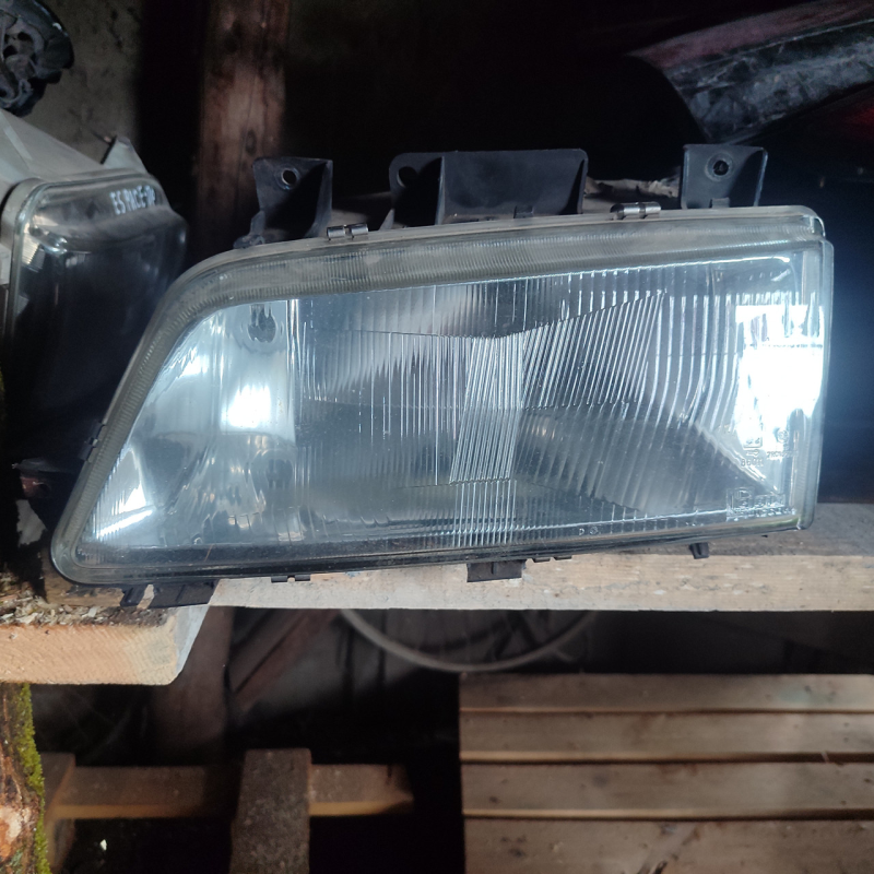Передня фара ліва peugeot 405