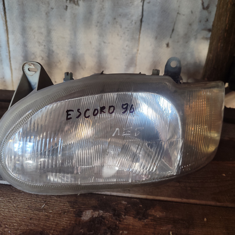 Фари ford escord 96-й рік