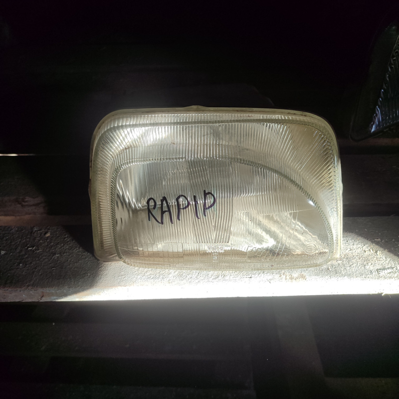 Фара Renault rapid 95r права