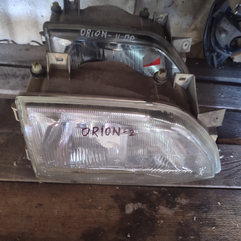 Фара Ford orion права