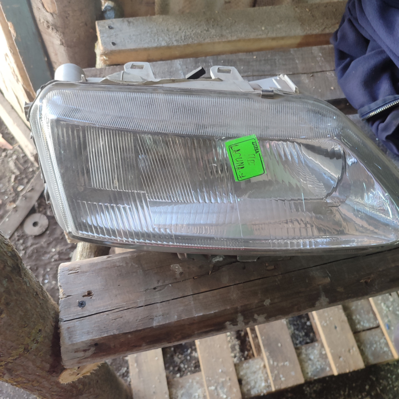 Фара права Renault laguna