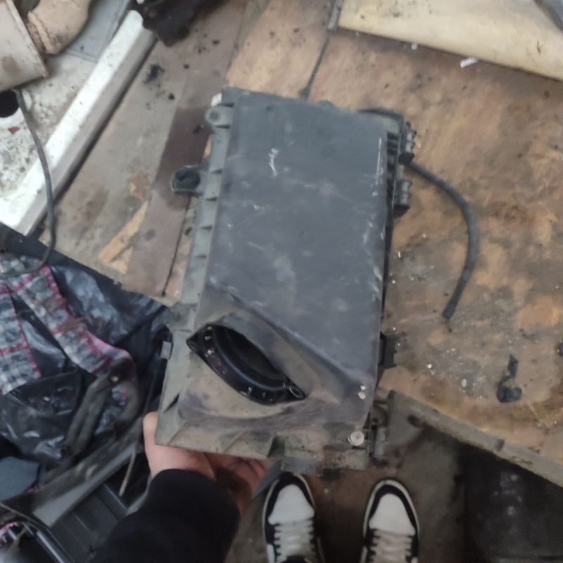 Корпус повітряного фільтра Октавія тур