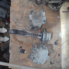 Подушки двигуна Октавія тур гольф 4