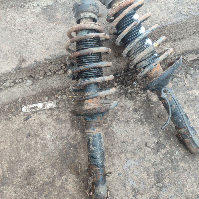 Передні стойка шкода Октавія тур гольф 4