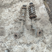 Передні стойка ауді 80 б2 пасат б2